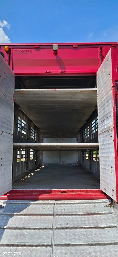 Pezzaioli RBA 32/TRZYOSIOWA PRZYCZEPA-2XBYDŁO,3X TRZODA/HYDRAULICZNIE PODNOSZONY DACH I PODŁOGI / OŚ ŚRODKOWA PODNOSZONA - 13