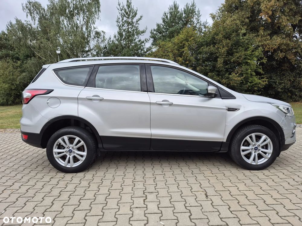 Ford Kuga 1.5 EcoBoost 2x4 Titanium - 4