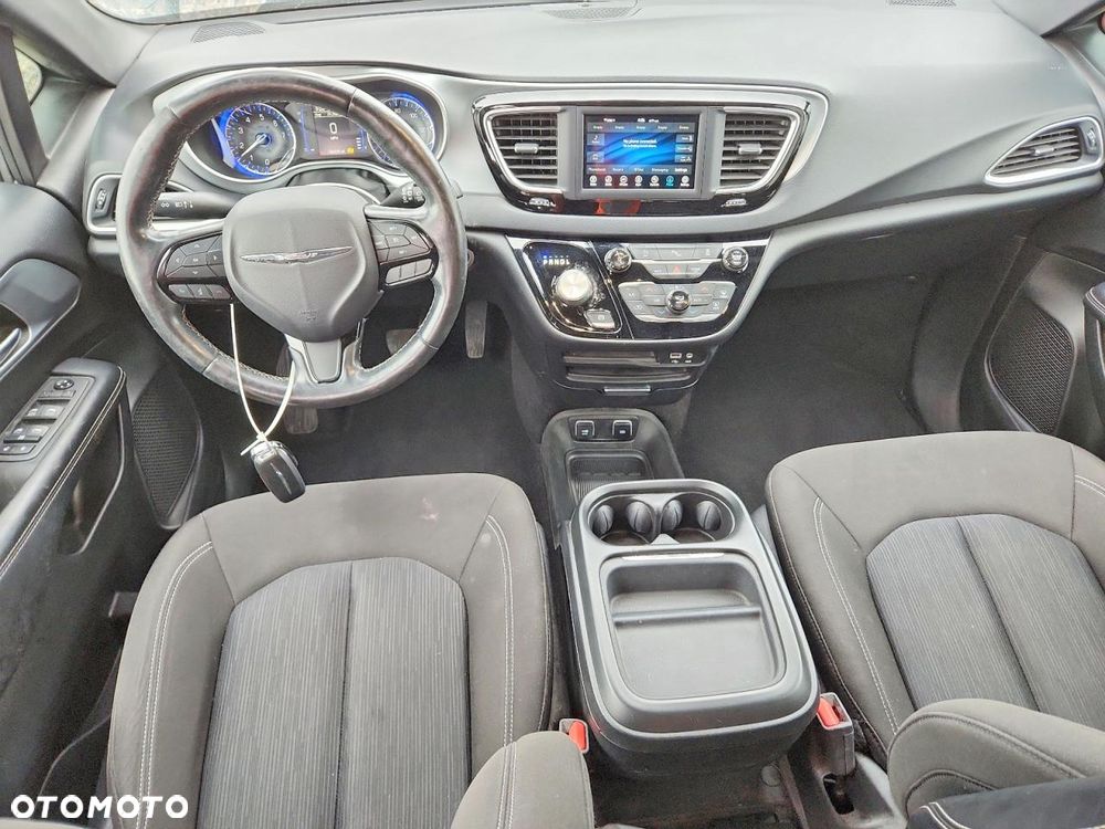 Chrysler Pacifica - 7