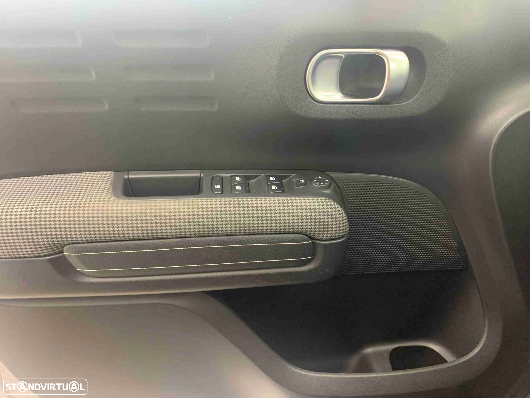 Citroën C3 Aircross 1.6 BlueHDi Shine S&S - 11