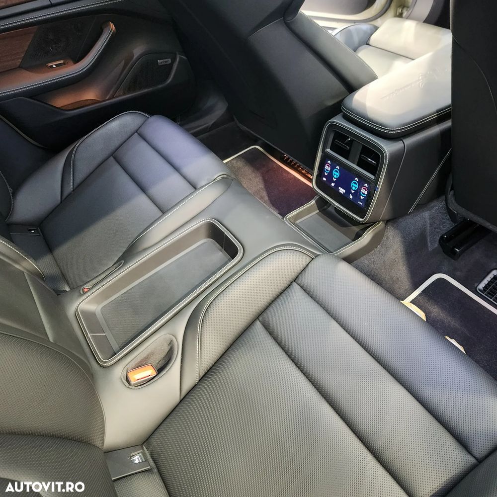 Porsche Taycan GTS - 29