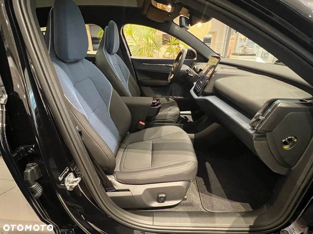 Volvo EX30 69kWh Single Motor Long Range Plus Black Edition - 17