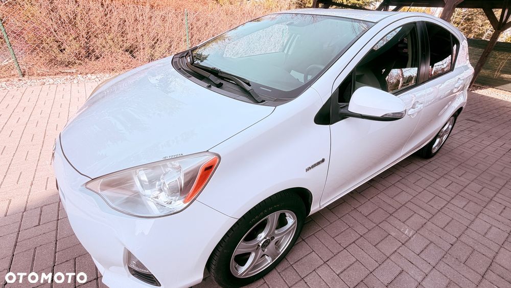 Toyota Prius (Hybrid) - 5