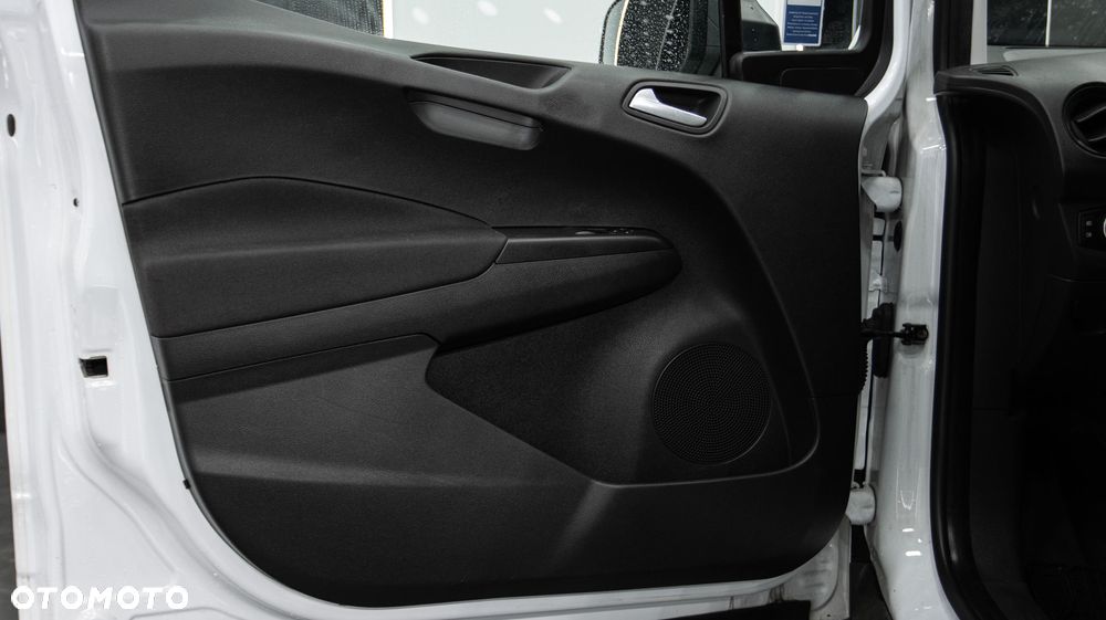 Ford Transit Courier - 30