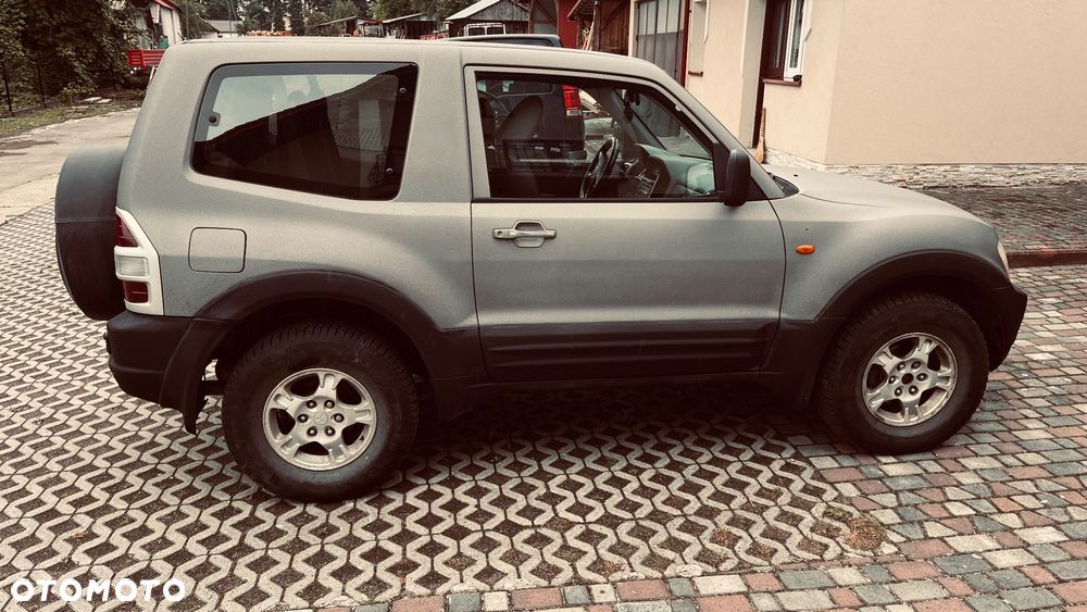 Mitsubishi Pajero - 4