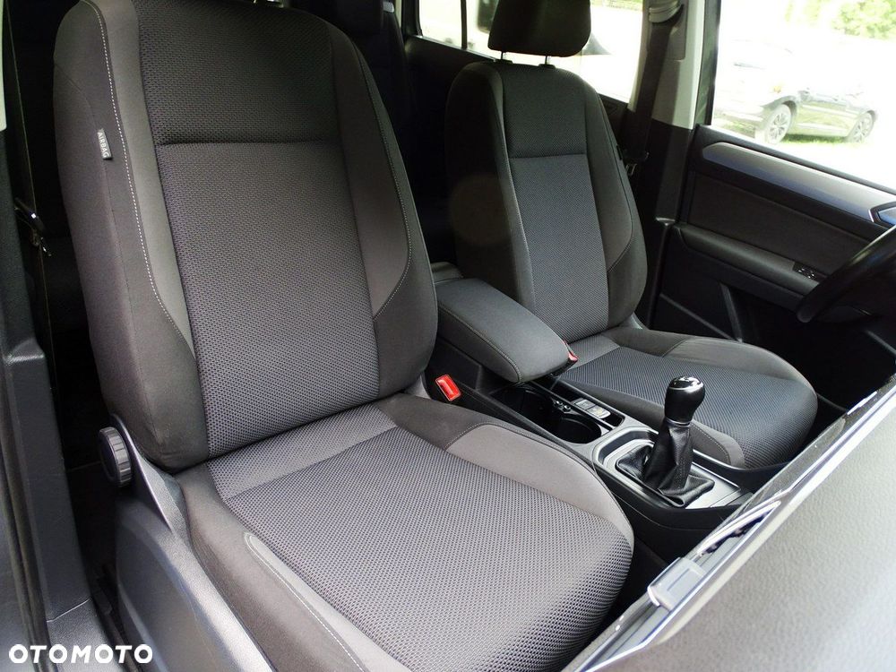 Volkswagen Touran - 17