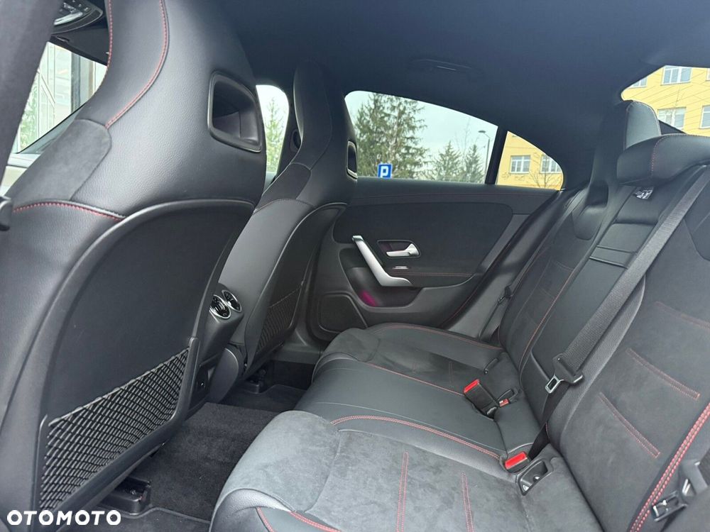 Mercedes-Benz CLA 200 4-Matic AMG Line 8G-DCT - 12