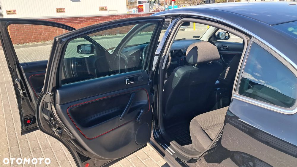 Volkswagen Passat - 12