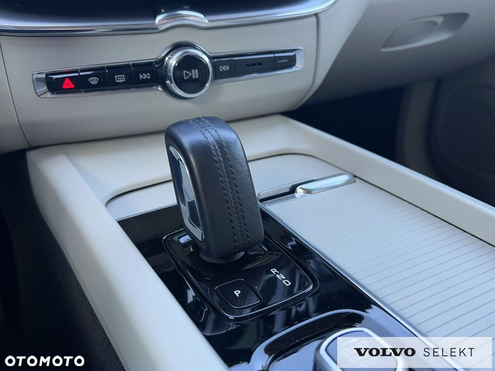 Volvo XC 60 B4 B Momentum - 22