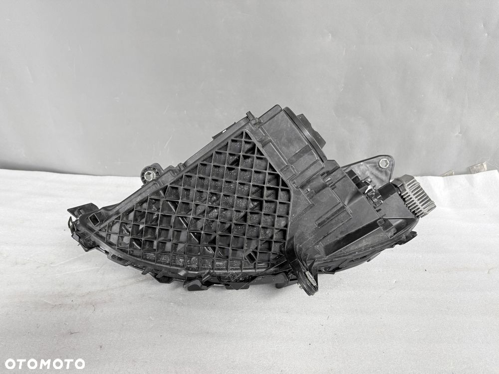 Lampa przednia prawa Mercedes-Benz EQC A293 W293 A2939060201 - 8