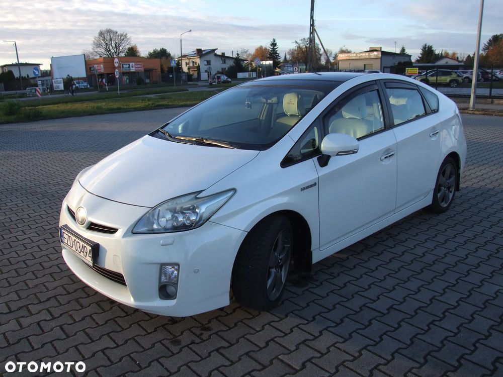 Toyota Prius 1.8 HSD Sol - 25