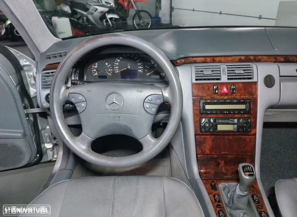 Mercedes-Benz E 220 CDI Avantgarde - 12