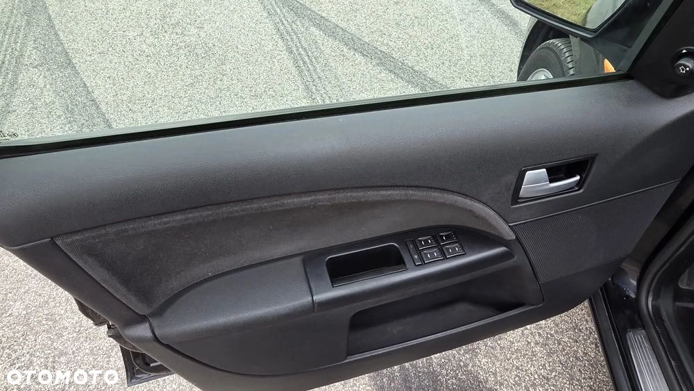 Ford Mondeo 1.8 Ghia - 12