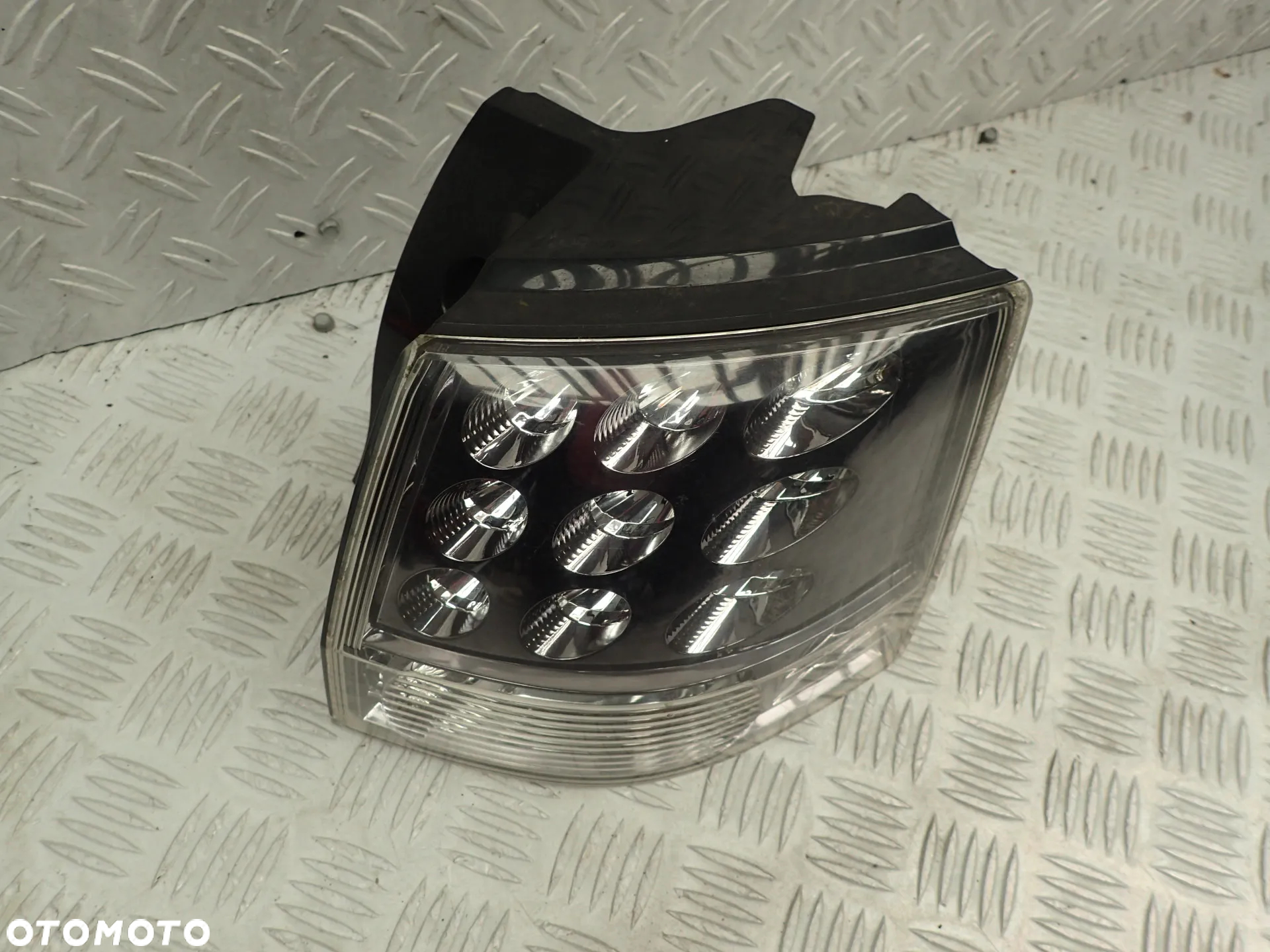 LAMPA MITSUBISHI OUTLANDER - 2