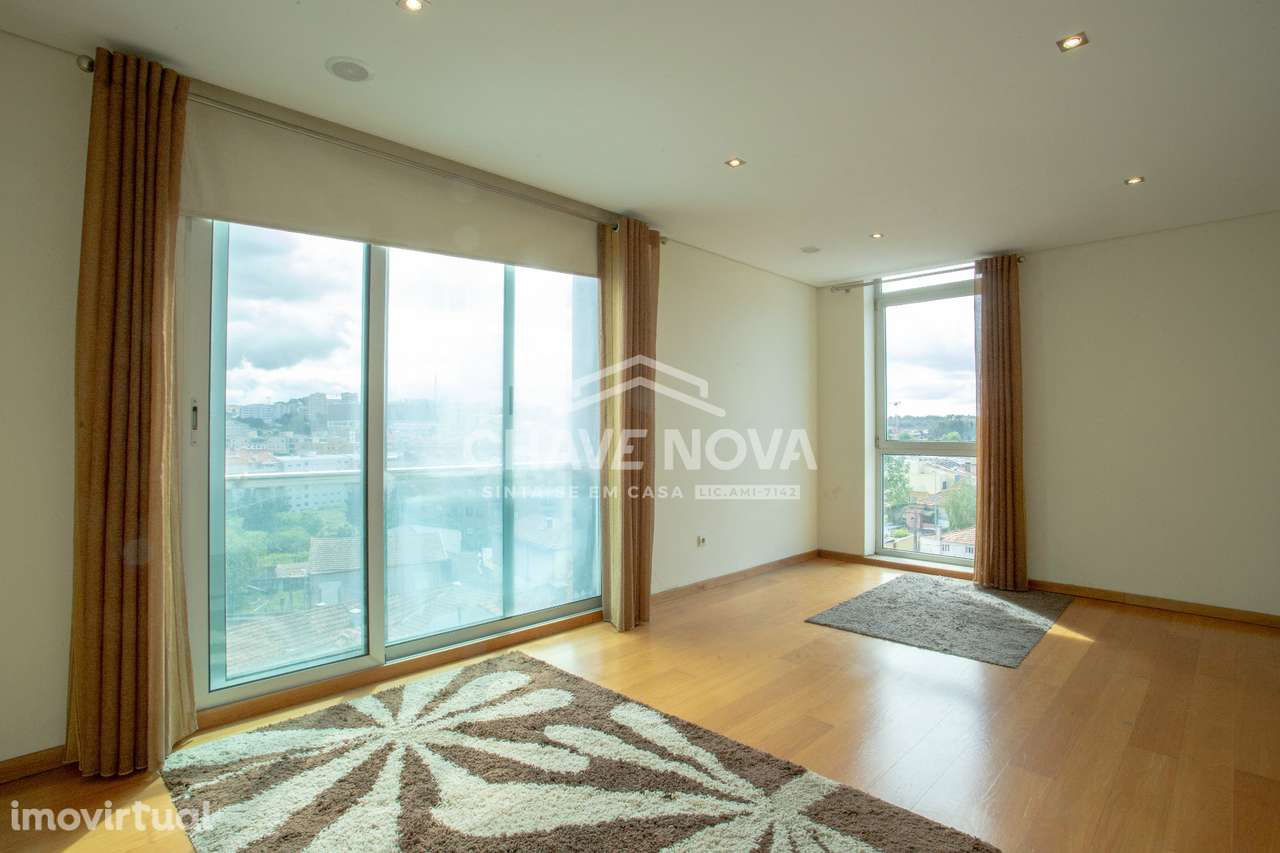 T2 c/ Garagem Box em Santa Marinha (Gaiashopping) - Grande imagem: 2/27