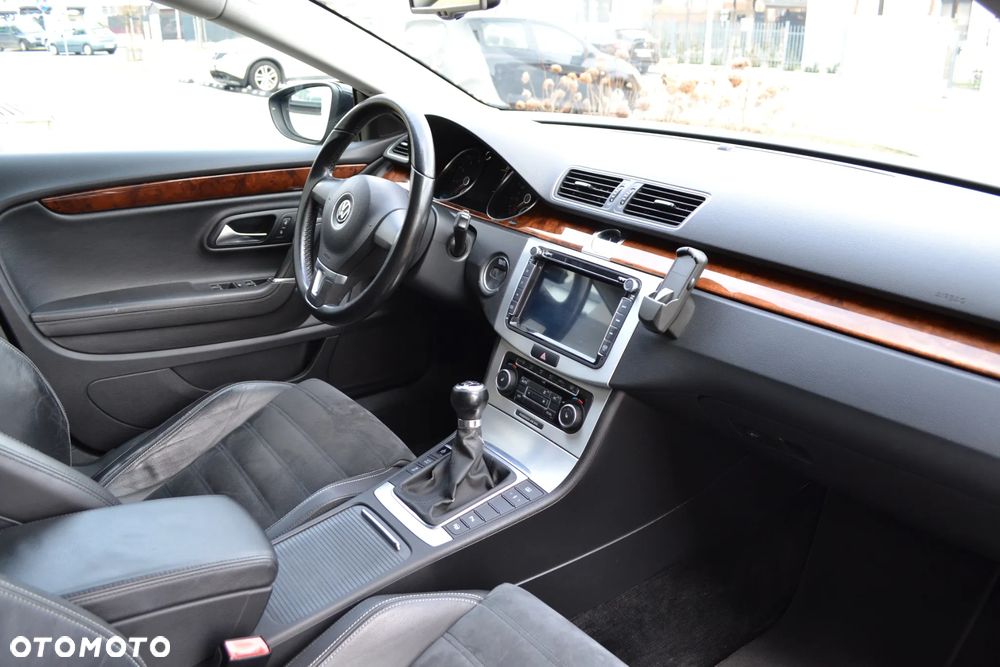 Volkswagen Passat CC - 31