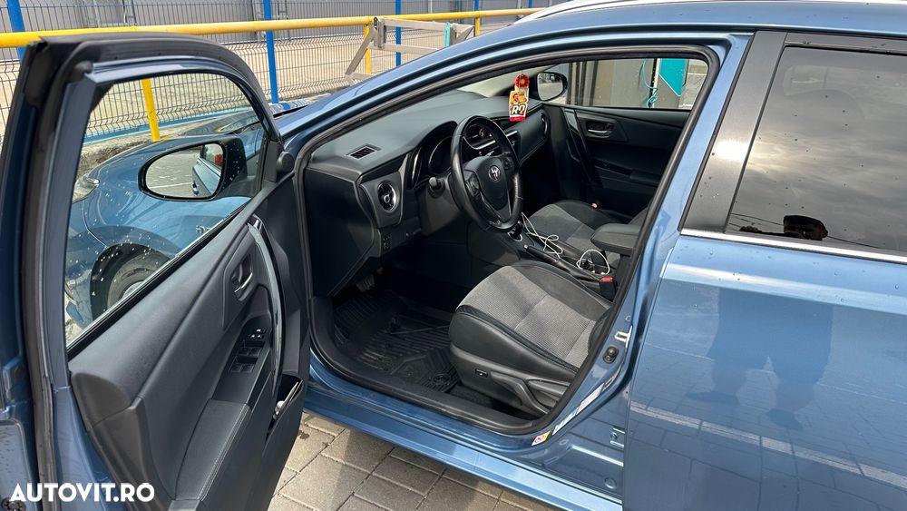 Toyota Auris 1.8 L VVT-i Sol - 5