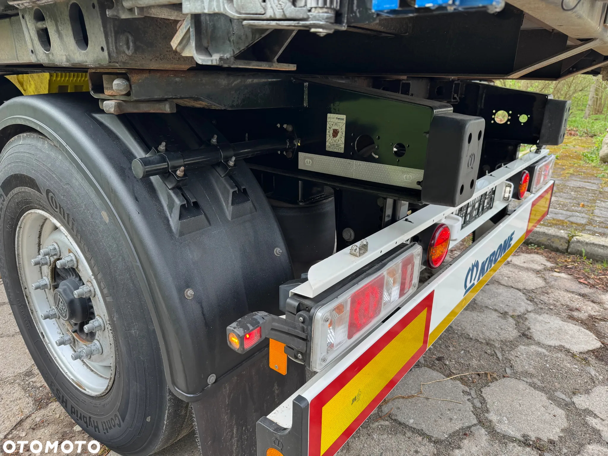 Krone BDF,Pod kontenery, - 20