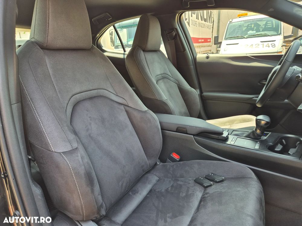 Lexus UX ver-250h-2-0l-hev-20h---178-hp-4x2-cvt-business - 25