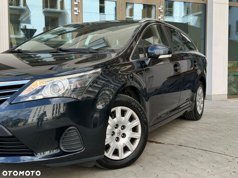 Toyota Avensis 1.6 Active - 10