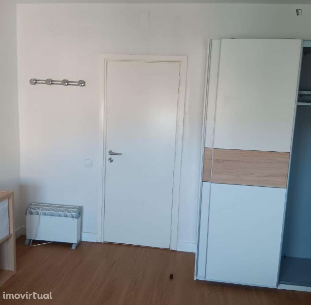 Quarto - localizado em Paranhos Porto - Grande imagem: 5/21
