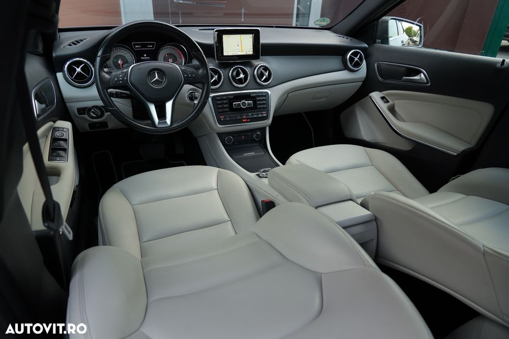 Mercedes-Benz GLA 220 d 4MATIC 7G-DCT - 15
