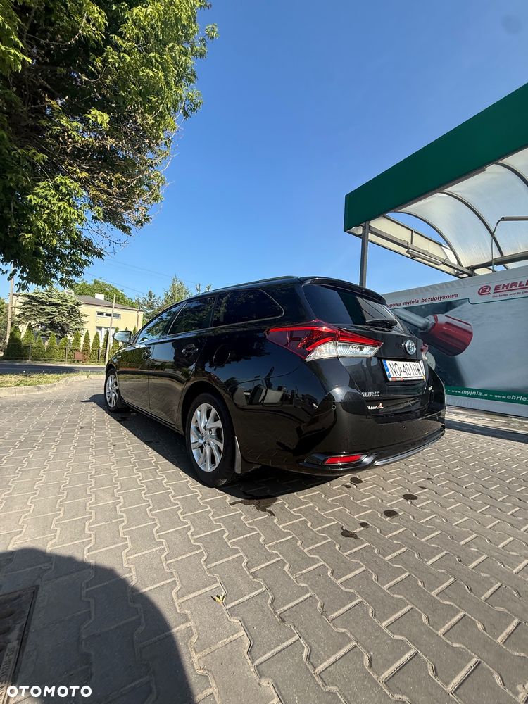 Toyota Auris Hybrid 135 Prestige - 6