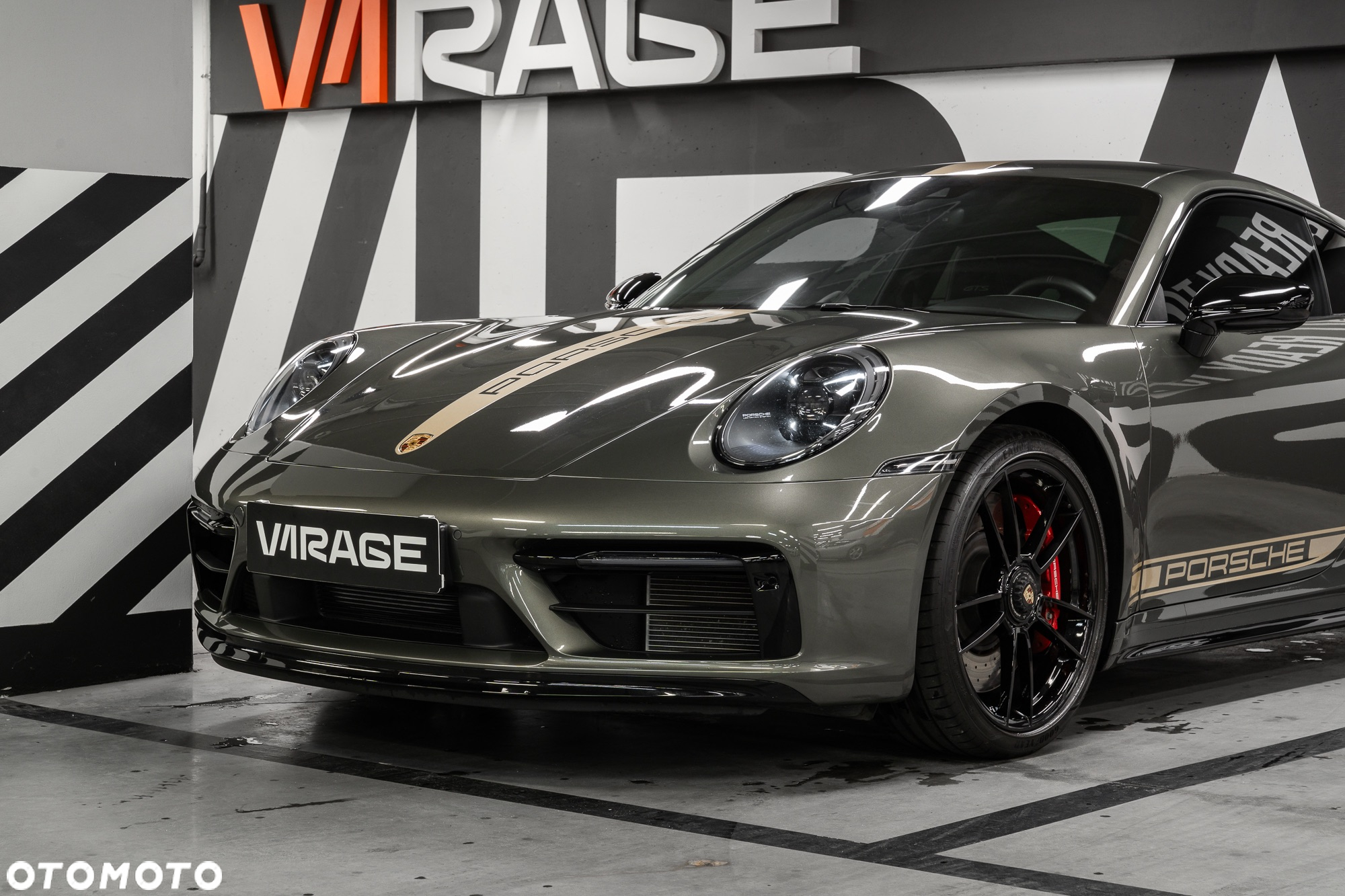 Porsche 911 Carrera 4 GTS - 2