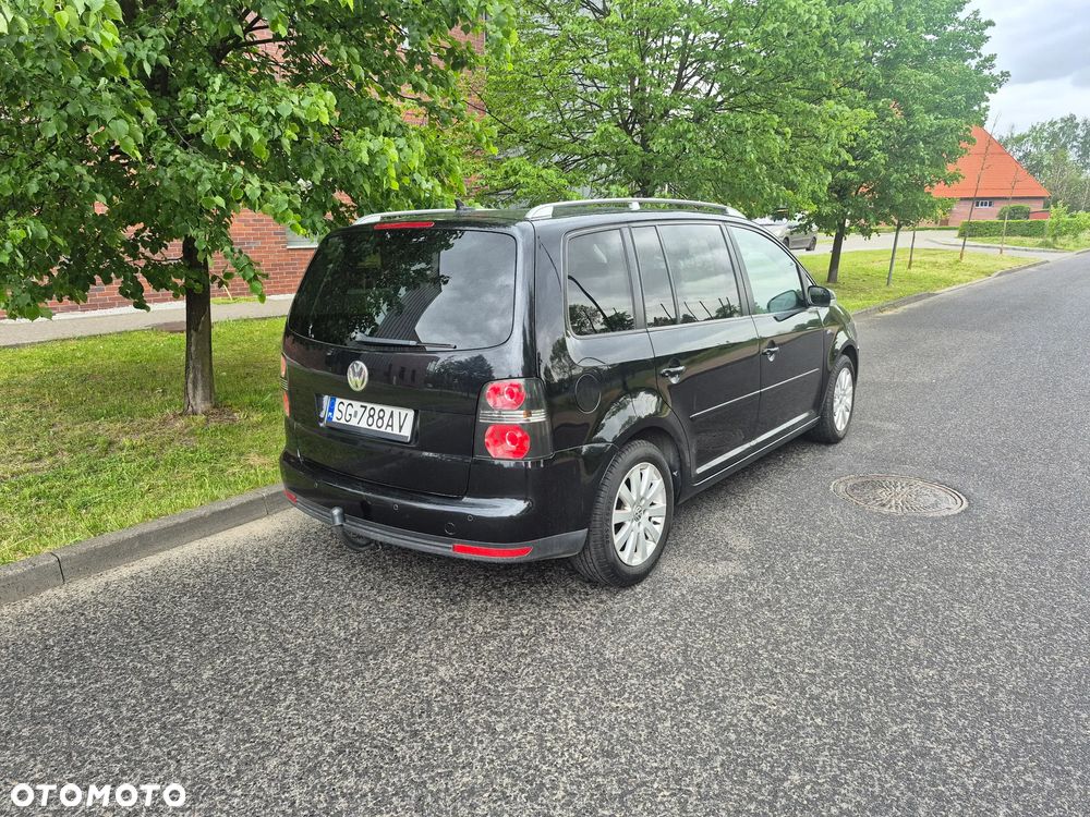 Volkswagen Touran 2.0 TDI Highline - 16