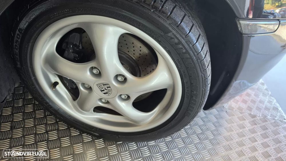 Porsche 911 (996) Carrera - 31