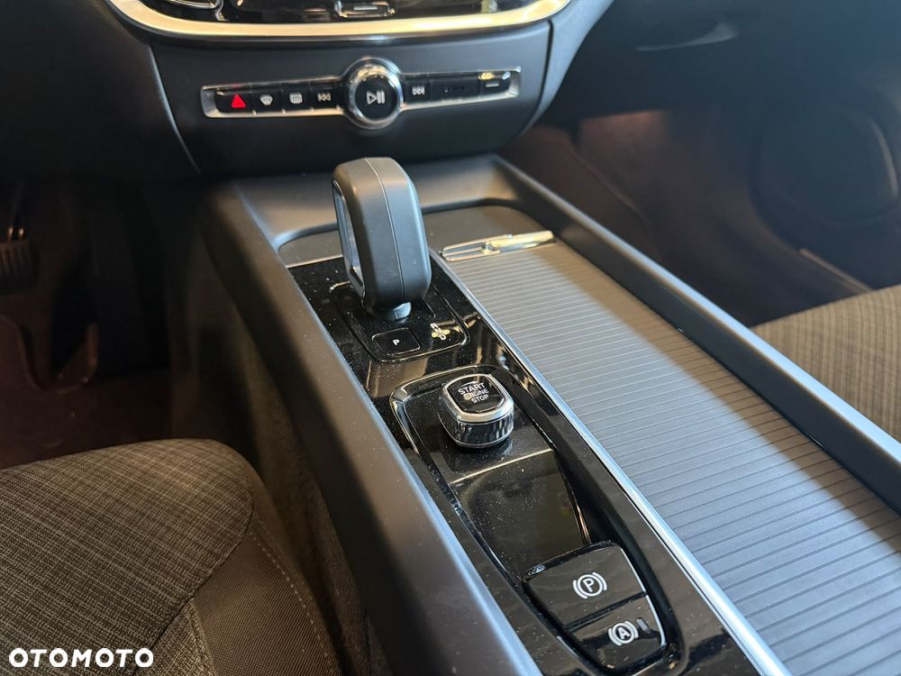 Volvo V60 B4 D Core - 21