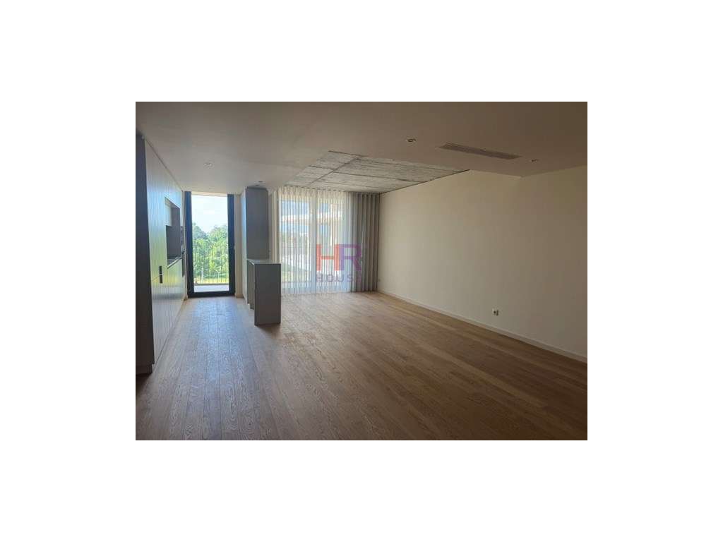 Coimbra arrenda-se T2 com aparcamento privativo e varanda com vista... - Grande imagem: 2/23