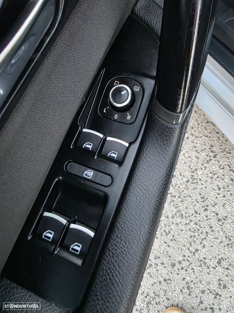 VW Passat CC 2.0 TDi Exclusive - 13