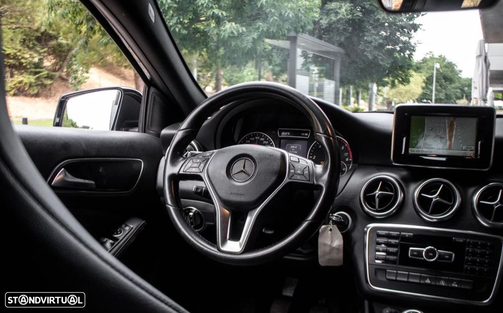 Mercedes-Benz A 180 d AMG Line - 28