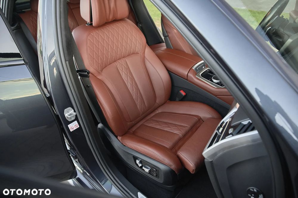 BMW X6 M50i - 24