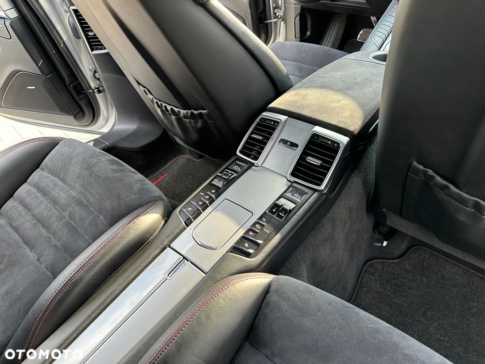 Porsche Panamera GTS - 26