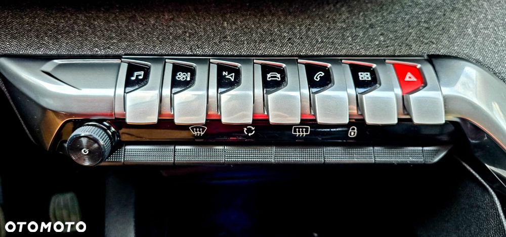 Peugeot 5008 PureTech 130 Stop & Start Allure Business-Paket - 16