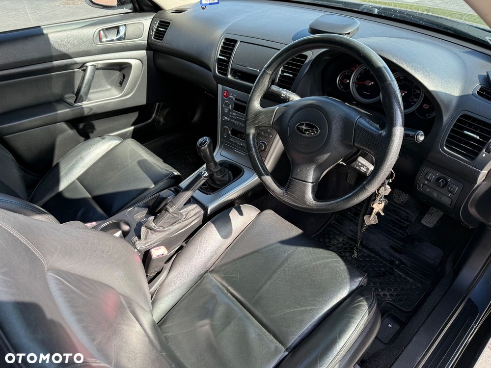 Subaru Outback 2.5 - 18