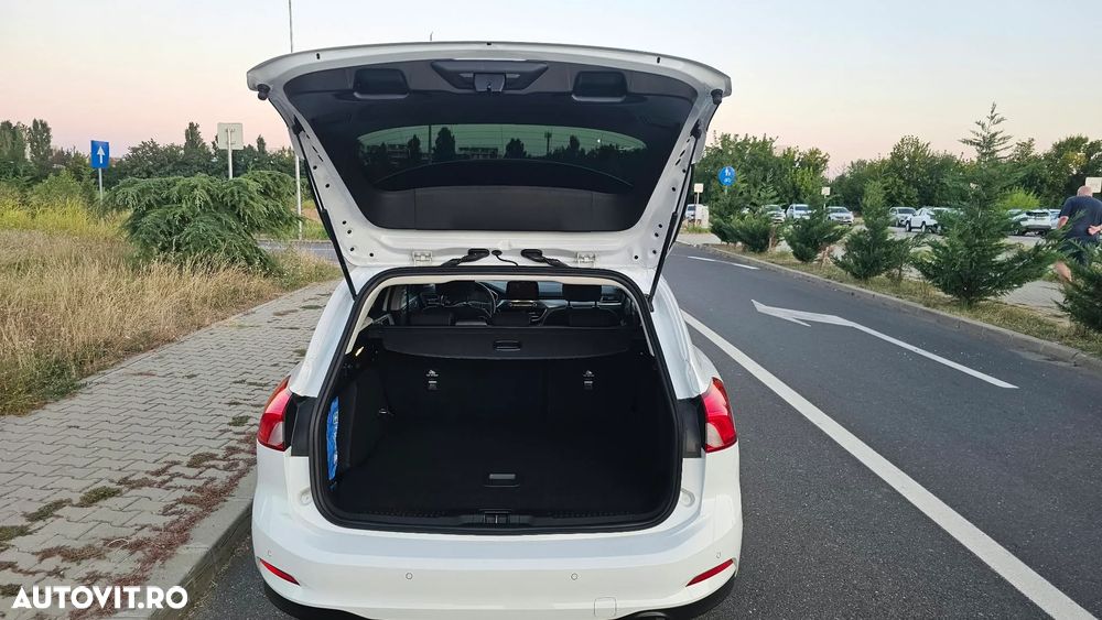 Ford Focus 1.5 EcoBlue Start-Stopp-System TITANIUM - 12