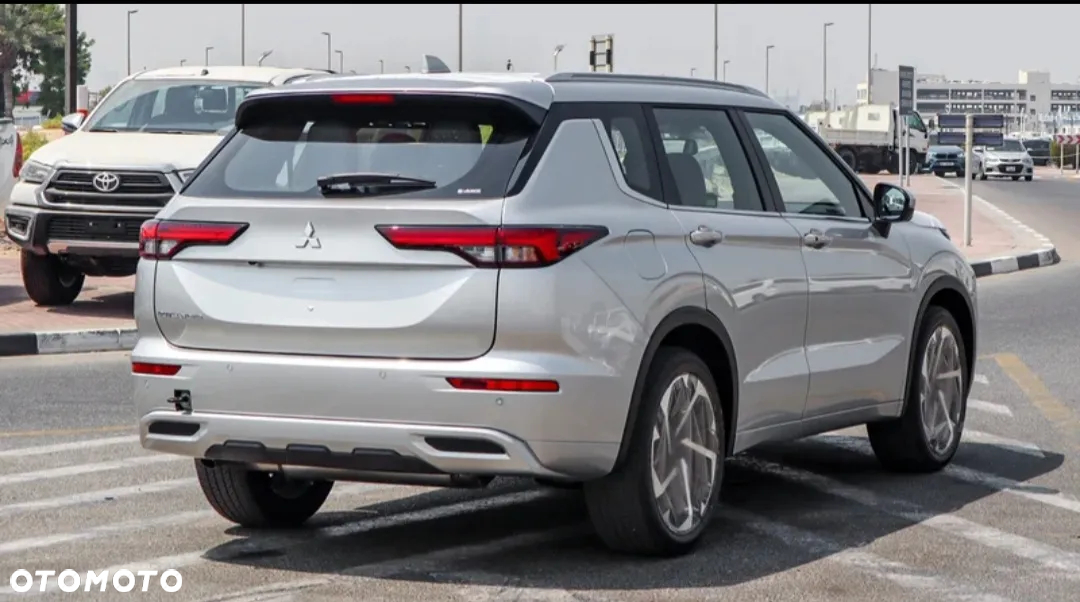 Mitsubishi Outlander - 30