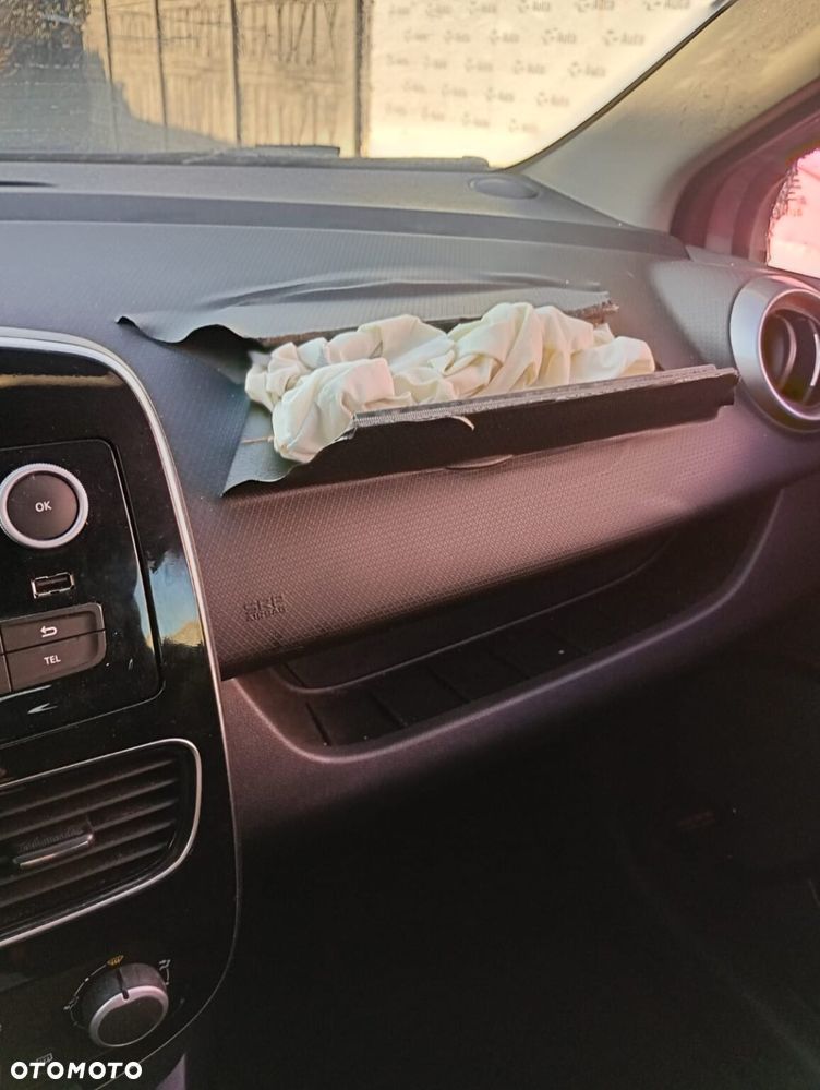 Renault Clio 1.2 16V 75 Limited - 11