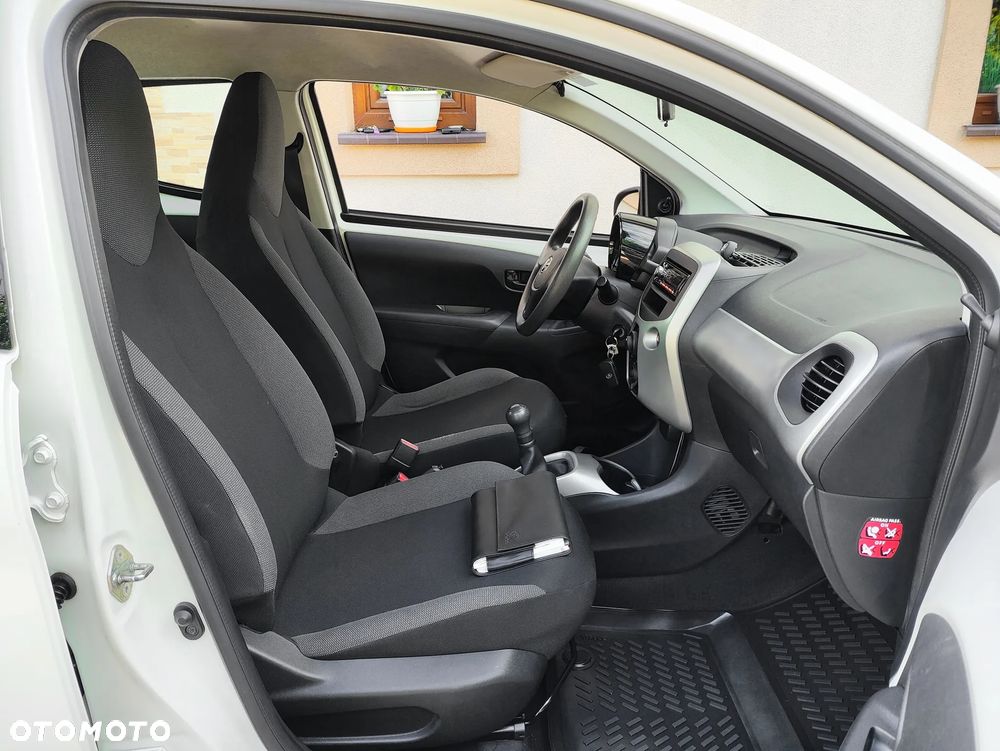 Toyota Aygo x - 19