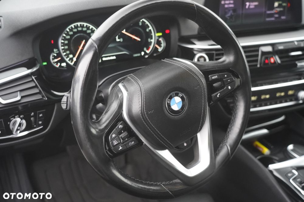 BMW Seria 5 520d Sport - 12