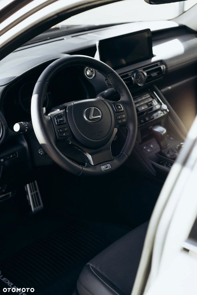 Lexus IS - 14