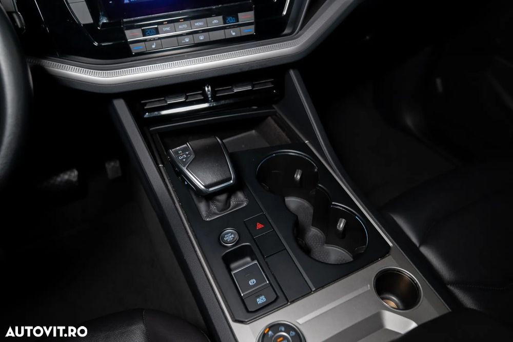 Volkswagen Touareg - 28