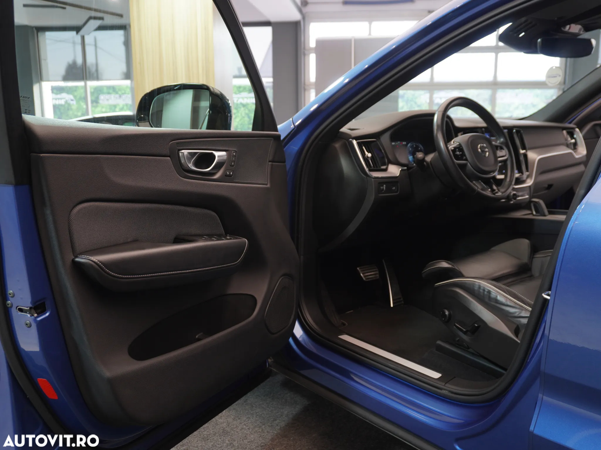 Volvo XC 60 B4 MHEV R-Design - 16