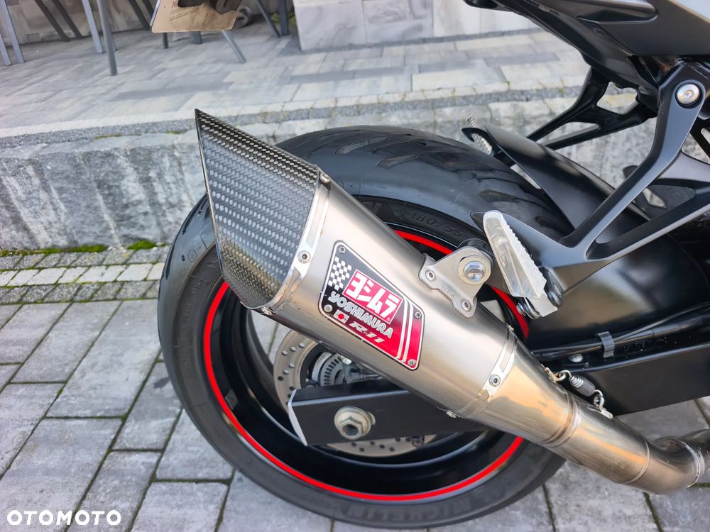 Suzuki GSR - 8