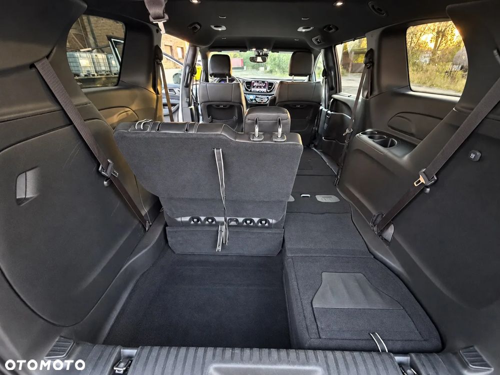 Chrysler Pacifica - 31