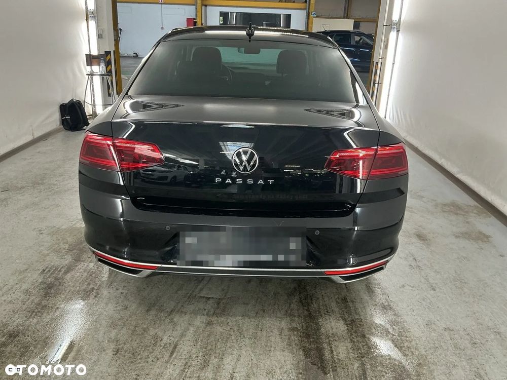 Volkswagen Passat - 2