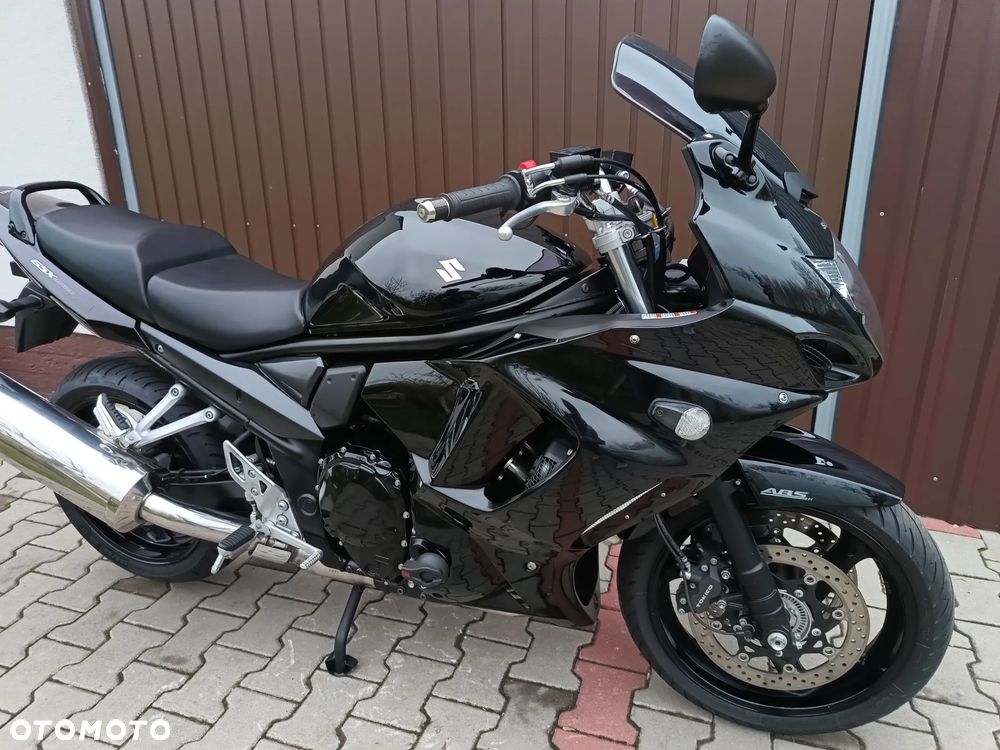 Suzuki GSX - 2